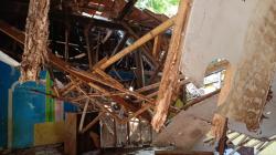 Bangunan SDN Tanjungsari 3 Cianjur Ambruk, Puluhan Siswa Belajar di Lapangan <