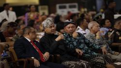 Ganjar Ajak Perguruan Tinggi Manfaatkan Bonus Demografi saat Hadiri Dies Natalis Ke-74 UGM<