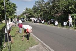 Relawan Petebu Ganjar Gotong Royong Bersama Warga Bersihkan Lingkungan di Dusun Karanganyar