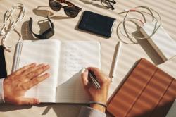 Buat Catatan Lebih Rapi dengan 5+ Cara Menulis Aesthetic Ini!