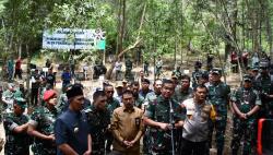  KSAD Jenderal TNI Maruli Simanjuntak Pimpin Penanaman 23.600 Bibit Pohon di Gunung Lawu <