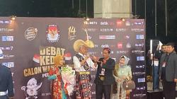 Momen Ganjar Berbaju Adat Rote Tiba di Lokasi Debat Cawapres, Simpatisan Heboh Teriak Ganjar Menang