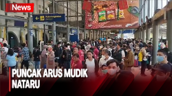 Puncak Arus Mudik Nataru, Stasiun Pasar Senen Dipadati Ribuan Pemudik