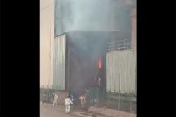 Sejumlah Pekerja Melompat dari Gedung Selamatkan Diri saat Ledakan Tungku Smelter di Morowali