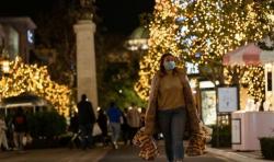 5 Tradisi Unik Natal di Dunia, Festival Cahaya hingga Berbagi Hadiah