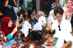 Sambangi Cirebon, Alam Ganjar Belajar Tradisi di Sanggar Seni dan Sentra Industri Batik Trusmi