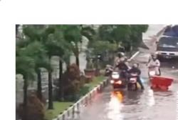 Diguyur Hujan Deras, Jalan di Cimahi dan Bandung Dikepung Banjir