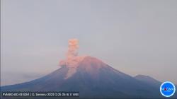 Gunung Semeru Erupsi, Tinggi Letusan 1.000 Meter di Atas Puncak