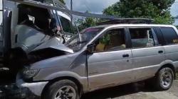 Kecelakaan di Jalan Trans Sulawesi, Truk Ekspedisi Hantam Isuzu Panther hingga Ringsek