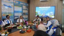 Menko PMK Sisir Ruas Tol Jakarta-Cikampek, Pastikan Arus Mudik Nataru Aman