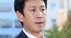 Bintang Film Parasite Lee Sun Kyun Meninggal Dunia