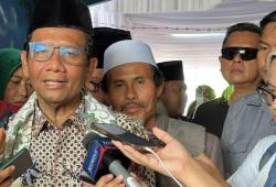 Mahfud MD Ungkap Ciri Penembak Relawan Prabowo di Sampang, Polisi Diminta Profesional