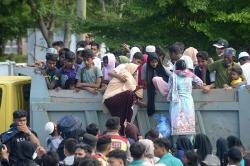 137 Imigran Rohingya Dipindahkan Paksa oleh Mahasiswa Aceh