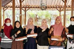 Cegah Stunting, Siti Atikoh Ganjar Bagikan Telur ke Ibu Hamil di Bantul