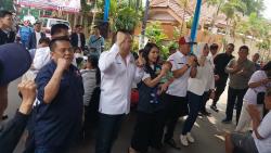 HT dan Liliana Tanoesoedibjo Pimpin Warga Johar Baru Nyanyikan Mars Perindo