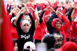 Semangat Ratusan Ibu-Ibu Magelang Senam 'Sicita' dan 'Rambut Putih' bersama Siti Atikoh