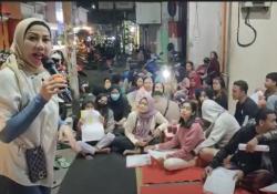 Kampanye di Kediri, Caleg Perindo Venna Melinda Ngopi Bareng Warga