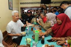 Olahraga Pagi di Boyolali, Ganjar Blusukan ke Pasar dan Dengarkan Curhatan Pedagang