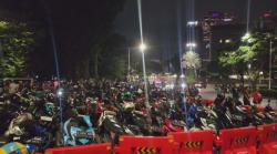 Jalan Medan Merdeka Selatan Ditutup saat Malam Tahun Baru, Parkir Liar Menjamur