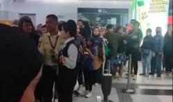 Stasiun MRT Bundaran HI Padat, Penumpang Berdesakan Sempat Ricuh 