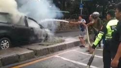 Mesin Mati Mendadak, Mobil Terbakar di Jalan Raya Bogor-Jakarta