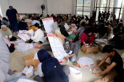 Super Ketat, Kuku Tenaga Pelipat Surat Suara Dipotong agar Tak Rusak Kertas