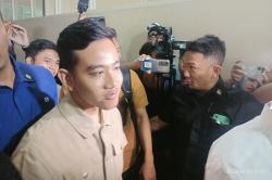 Ekspresi Gibran Dipanggil Bawaslu, Diam Seribu Bahasa Masuk Ruang Pemeriksaan