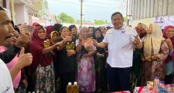 Potret Emak-Emak Girang Beli Minyak Goreng Murah Rp5.000 yang Digelar Partai Perindo