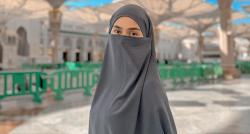 Umrah dengan Keluarga, Ria Ricis Curhat Kondisi Hati Hancur hingga Alami Tremor