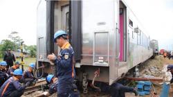 Evakuasi Gerbong usai Tabrakan Kereta Tuntas, Jalur Rel Cicalengka Sudah Bisa Dilalui
