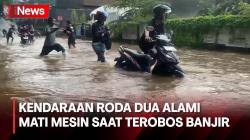 Kendaraan Roda Dua alami Mati Mesin saat Terobos Banjir di Kawasan Pasar Minggu, Jakarta Selatan