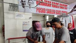 Warga Jogja Antusias Sablon Kaus Bergambar Ganjar-Mahfud<