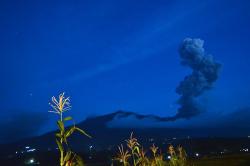 Status Gunung Marapi di Sumbar Naik Jadi Level III Siaga