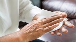 Mitos atau Fakta Telapak Tangan Berkeringat Pertanda Lemah Jantung Lemah?