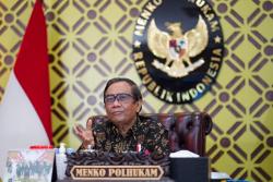 Marak Penipuan di WhatsApp, Mahfud MD Minta OJK Atur Penyebaran Informasi Perbankan