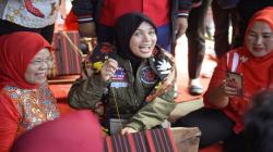 Siti Atikoh Berbagi Tips ke Perajin Kain Tenun Tapis di Lampung agar Produk Laku Keras