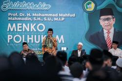 Di Hadapan Ribuan Santri, Mahfud MD Dorong Kemajuan Pesantren Bangun Universitas