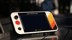  Konsol Genggam Game Ini Bawa Desain Klasik, Skema Warna Terinspirasi Masa 70-an
