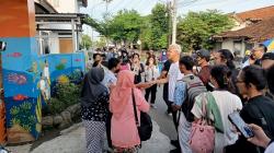 Ganjar Lari Pagi 7 Km di Tegal, Minum Teh Hangat di Rumah Warga