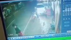 Mobil Oleng Tabrak 2 Orang di Cianjur Terekam CCTV, 1 Tewas 1 Luka