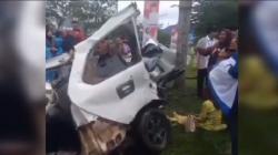 Kecelakaan Mobil Terbelah Dua Tabrak Tiang Baliho di Padang Pariaman, Sopir Tewas