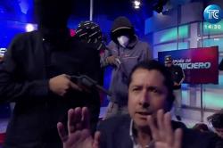 Momen Tegang Gangster Ekuador Todong Senjata ke Presenter TV saat Siaran Langsung