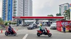 Viral Pengendara Mobil Diduga PNS Beli Bensin Rp10.000 sambil Tertawa