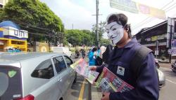 Ratusan Mahasiswa di Tangsel Sebar Ribuan Pamflet Tolak Politik Dinasti dan Penjahat HAM