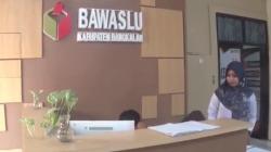 Bawaslu Bangkalan Investigasi Aksi Relawan Prabowo-Gibran Bagikan Susu dan Jas Hujan<
