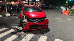 Kecelakaan Hari Ini 2 Mobil Honda Brio Tabrakan di Simpang Empat Ngarsopuro Solo