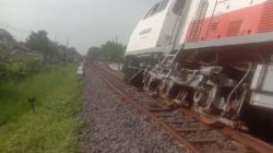 Kereta Anjlok di Sidoarjo, Lokomotif Keluar Jalur<