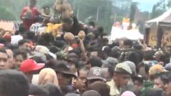Festival Durian di Alun-Alun Kajen Pekalongan Ricuh, Warga Pingsan dan Terluka<
