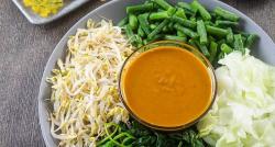 Bumbu Pecel Madiun Sederhana yang Bikin Ngiler, Begini Cara Buatnya!