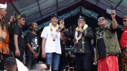 Pusaka Kujang Trah Siliwangi Disematkan ke Ganjar, Jadi Penghargaan Putra Terbaik Nusantara<